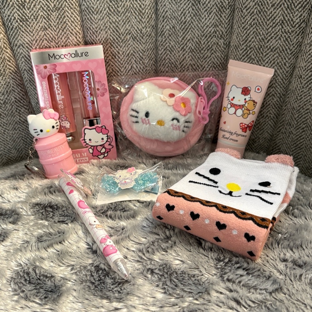 Hello Kitty Bundle - Picture 3 of 12